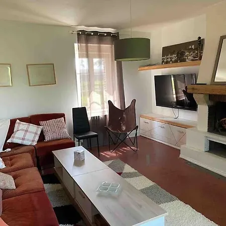 Charmante بيت للعطل Rugles